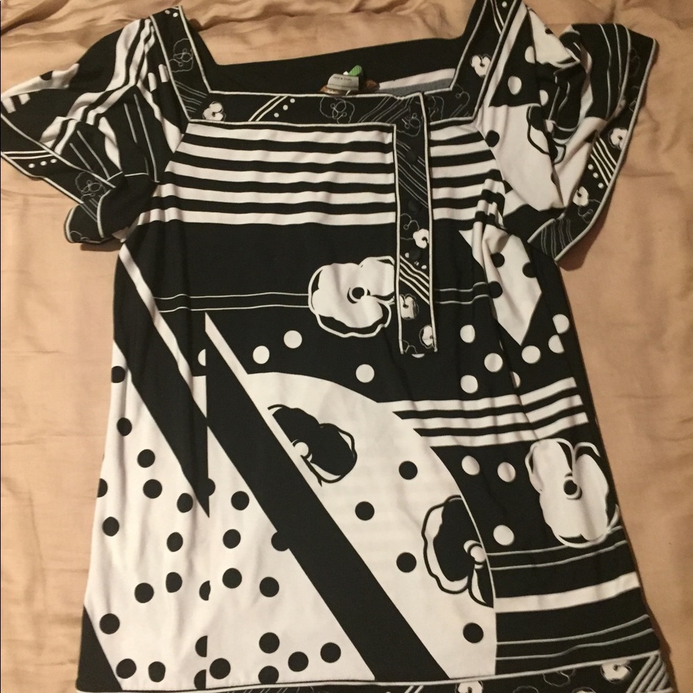 Medium black and white blouse